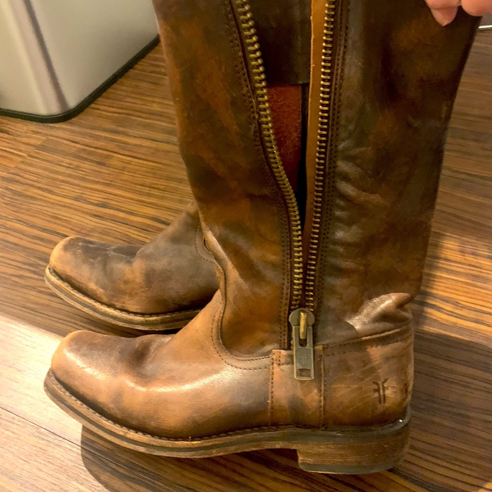Distressed leather FRYE boots size 6